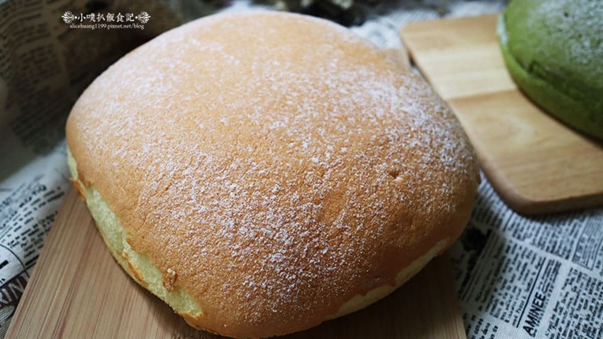 夏季限定的芒果波士頓蛋糕，光看就讓人食指大動。（圖片來源：小噗扒飯食記）
