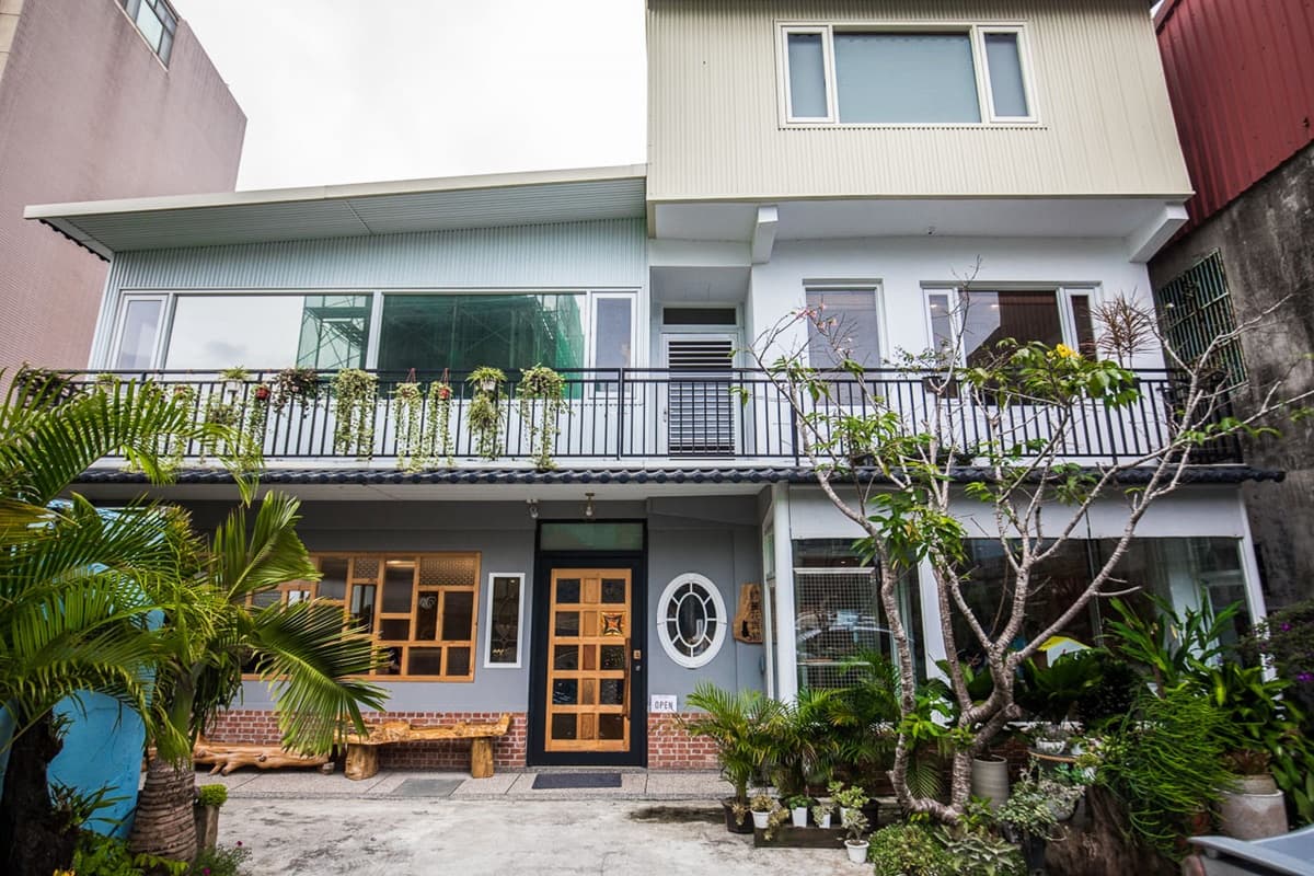 超萌貓咪吸到飽！4.9星庭園餐廳藏少見「龍貓」，必點萌翻立體貓貓歐蕾