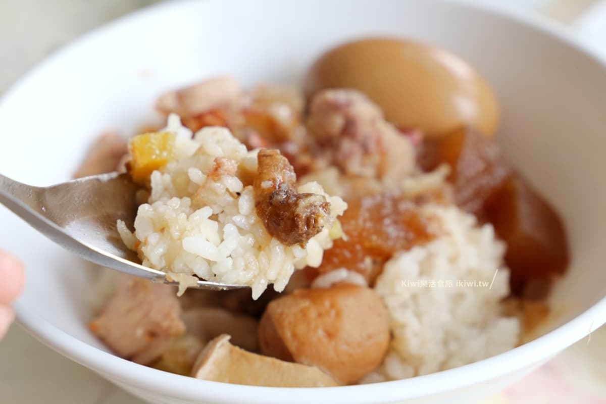 不是美食沙漠!雲林虎尾5銅板小吃:1元地瓜球、10元滿料湯、一甲子麵線 不是美食沙漠!雲林虎尾5銅板小吃:1元地瓜球、10元滿料湯、一甲子麵線