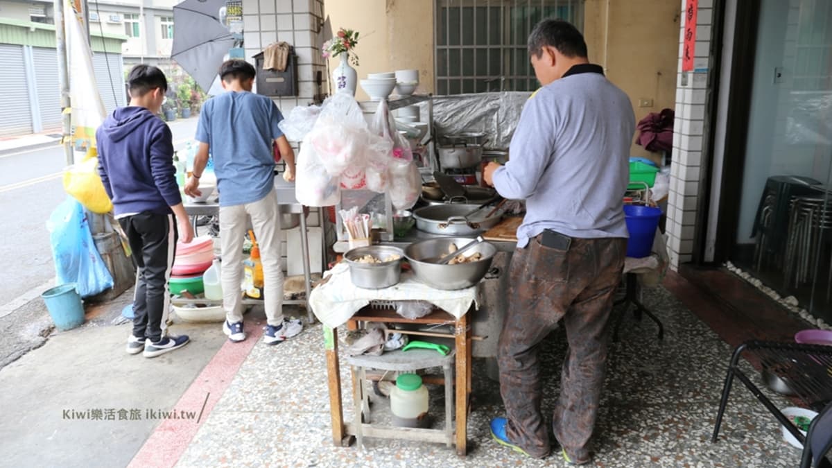 婆婆堅持不漲價的佛心價格，讓附近學生都可以吃得飽。（圖片來源：Kiwi 樂活食旅）