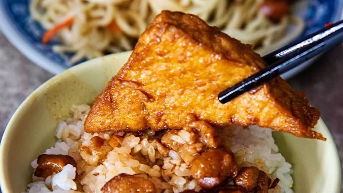 食量大的男生，也可點上１碗肉燥飯配。（圖片來源：傻妞吃台南）