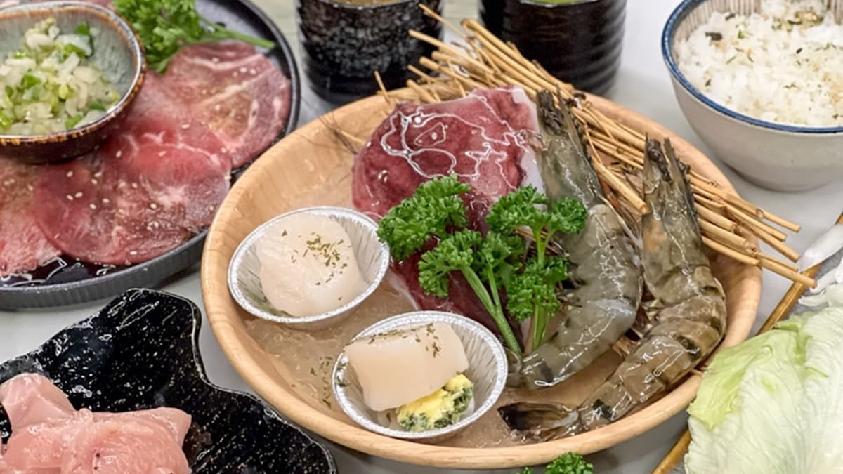 海鮮拼盤吃得到草蝦、干貝、透抽等食材。（圖片來源：花露露 の花花世界）
