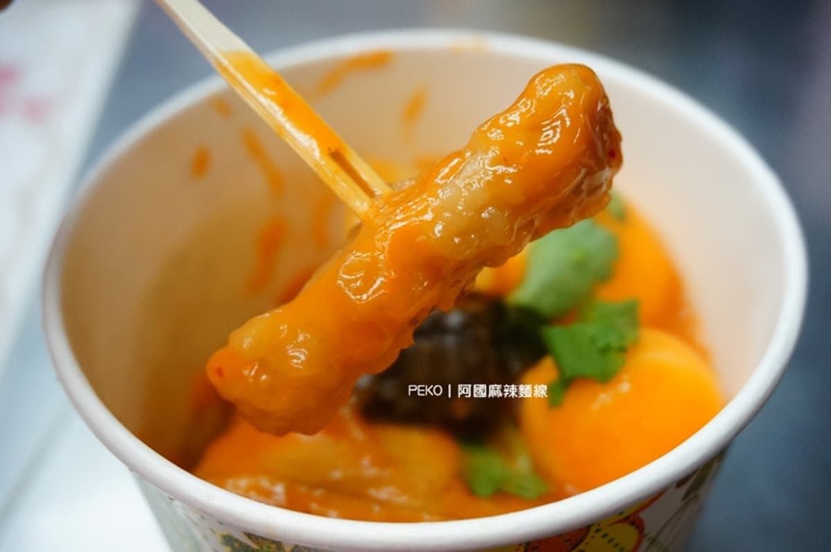 夜貓子才吃得到！板橋「麻辣麵線」還沒開攤就排隊，再搭辣蘿蔔辣度破表
