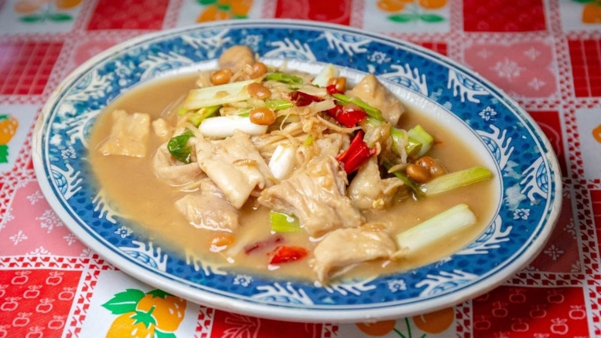 「客家醋腸」吃起來有酸但不會嗆，大腸軟嫩好咬。（圖片來源：愛伯特吃喝玩樂全記錄）