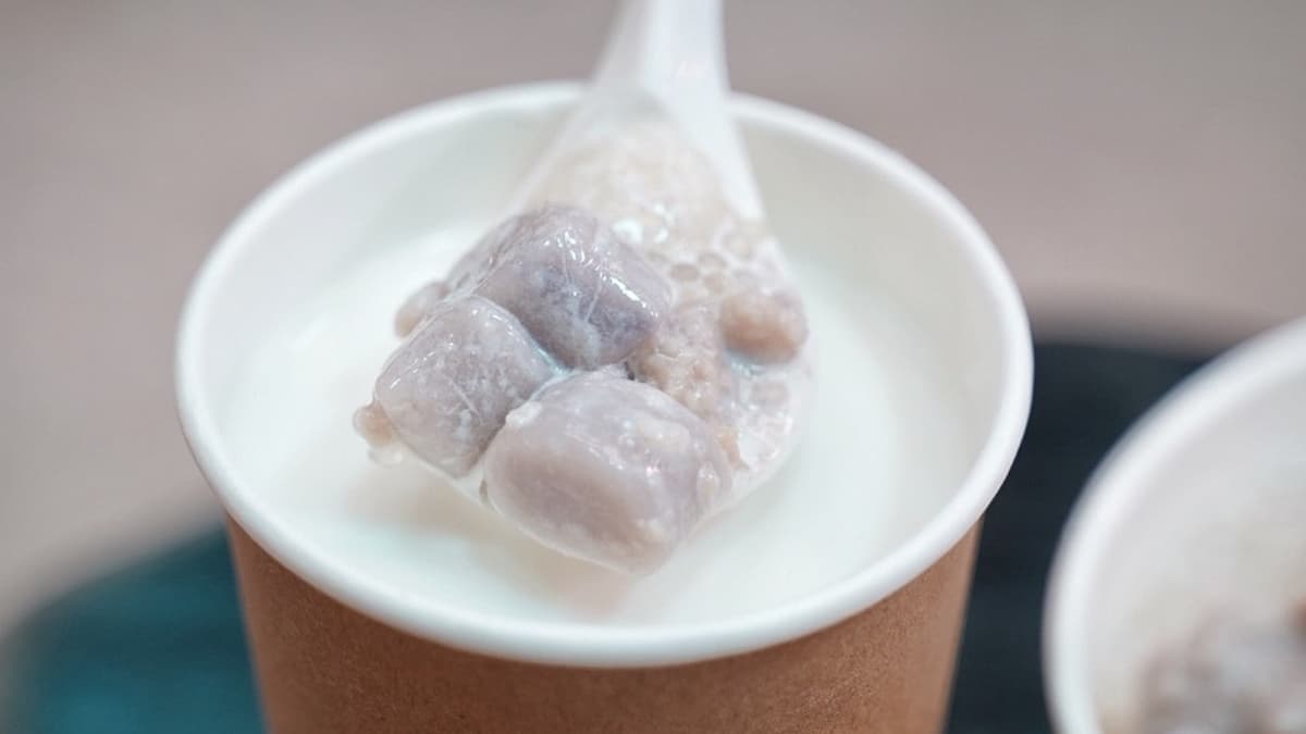 芋頭西米露吃得到手工芋圓、白玉湯圓、芋泥等配料，很有飽足感。（圖片來源：阿華田的美食日記）