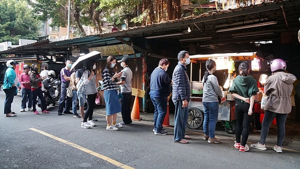 「南機場無名燒餅」位於中華路二段的巷子裡。（圖片來源：PEKO の Simple Life）