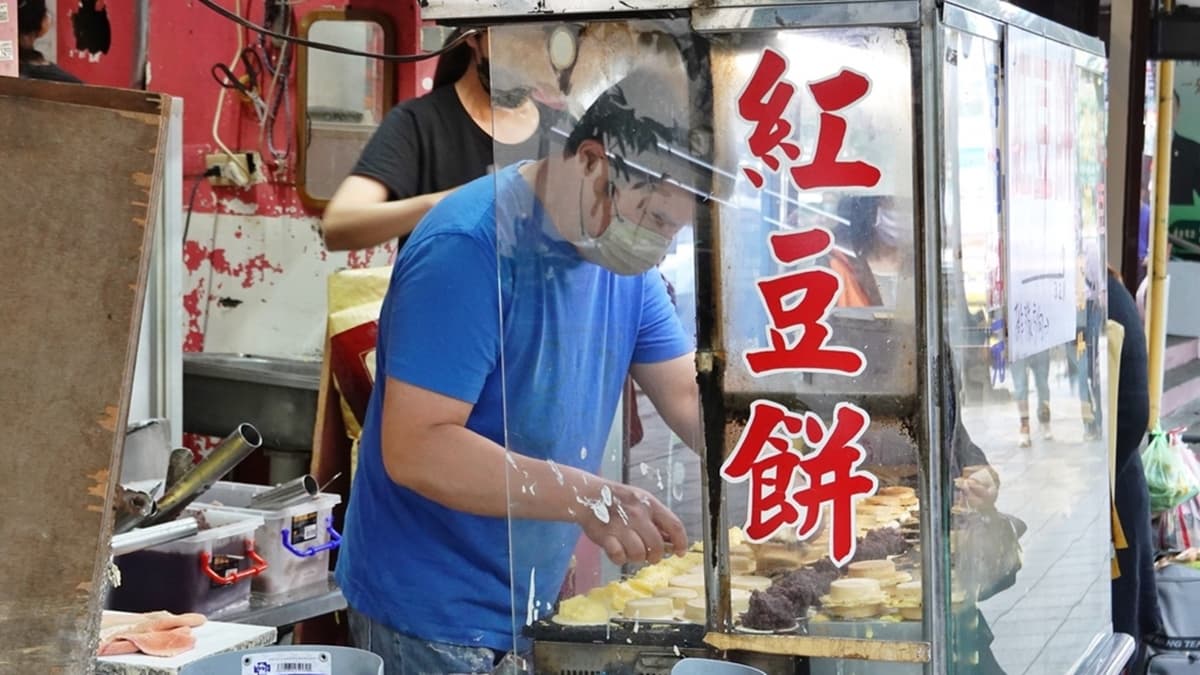 「無名車輪餅」是在南機場夜市外圍的攤販。（圖片來源：SHINYBAN‘s Life / 甩尼班）
