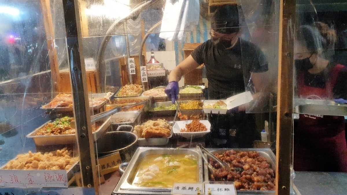 店家的主餐多達14種，便宜又有多種選擇超划算。（圖片來源：米寶麻幸福滿載）