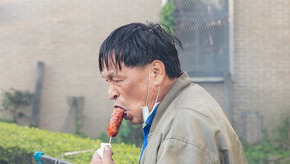 １天只賣３小時！IG超夯「神祕香腸攤」未營業就排爆，沒先預訂小心等到腿軟
