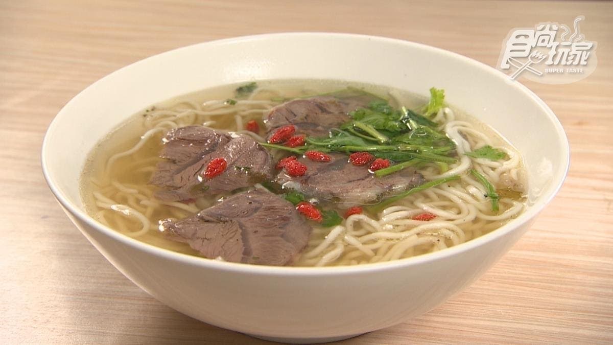 「清燉牛肉麵」湯頭帶有濃郁的當歸、枸杞香氣。
