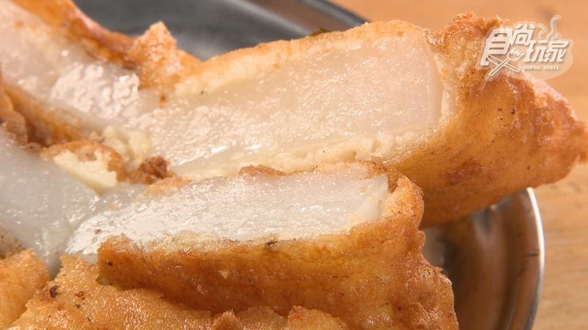 菜頭粿外皮吃起來很酥脆。