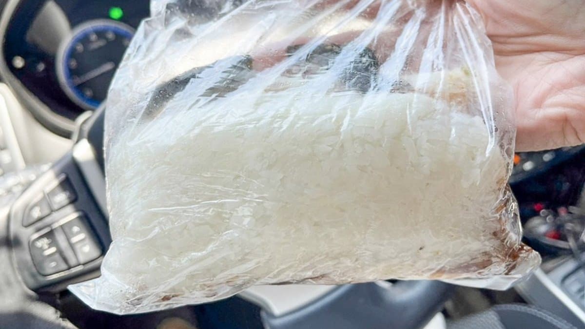 飯糰有分大小顆，大顆根本是巨大飯包，飽到天靈蓋那種！甚至可以當２餐吃。（圖片來源：跟著尼力吃喝玩樂）