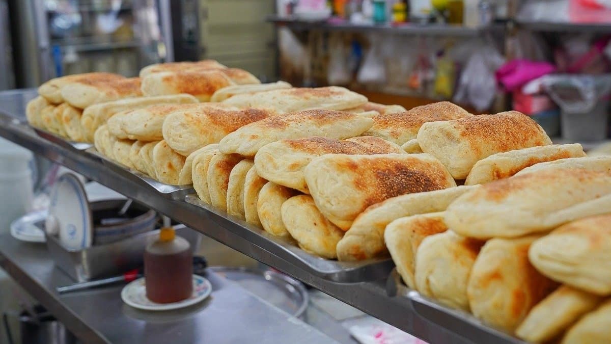 店家的燒餅都是自己烤的，水準已經很不錯。（圖片來源：美食好芃友）
