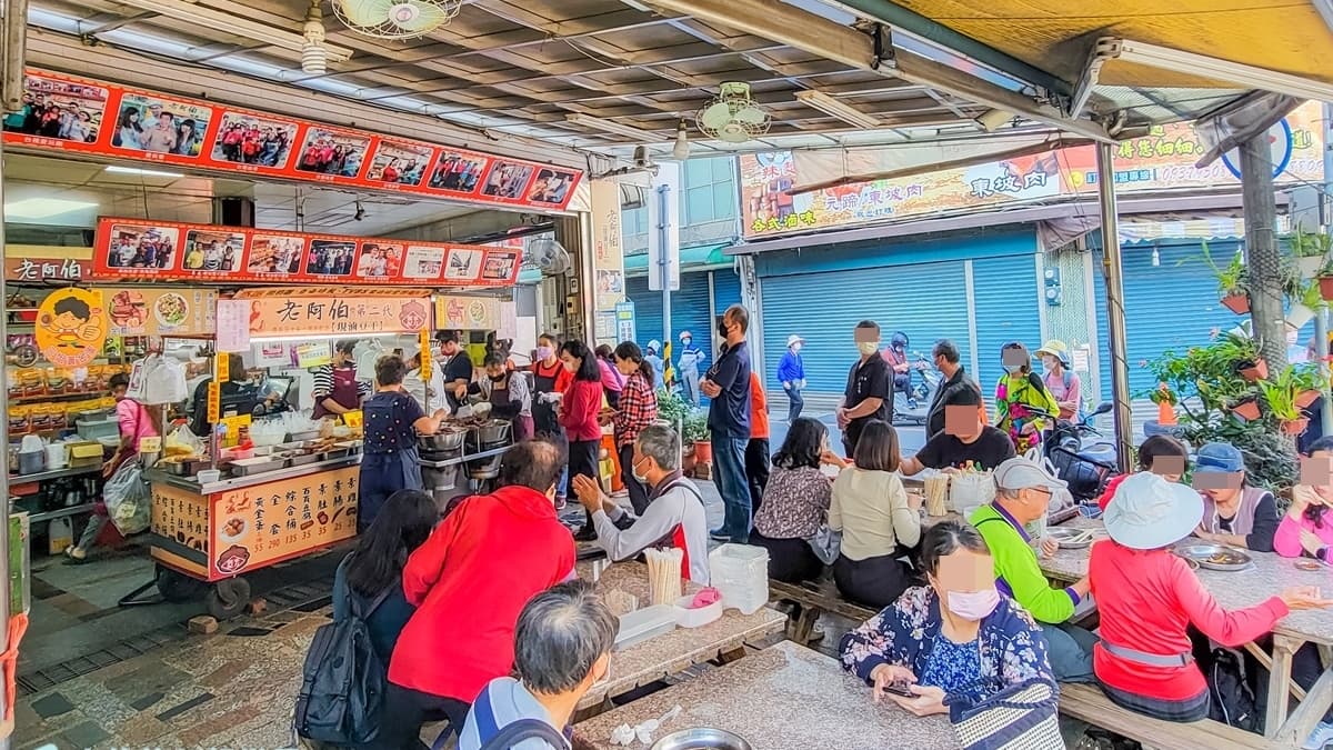不管平日、假日，攤前都是滿滿的排隊人潮。（圖片來源：小佳的幻想世界）