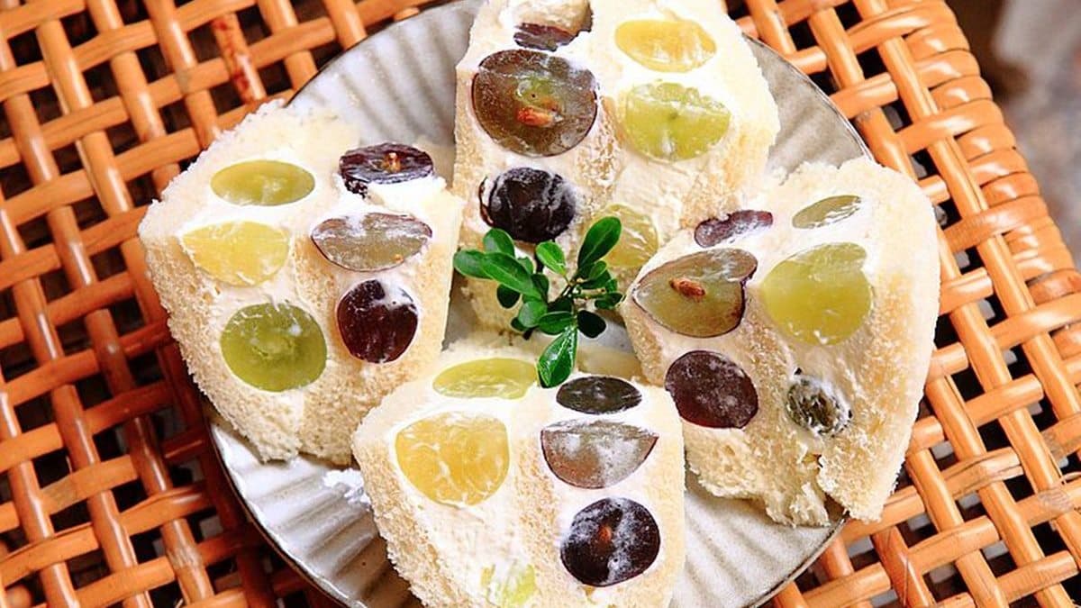 葡萄產季還能吃到限定葡萄生乳三明治。（圖片來源：Upssmile向上的微笑萍子）