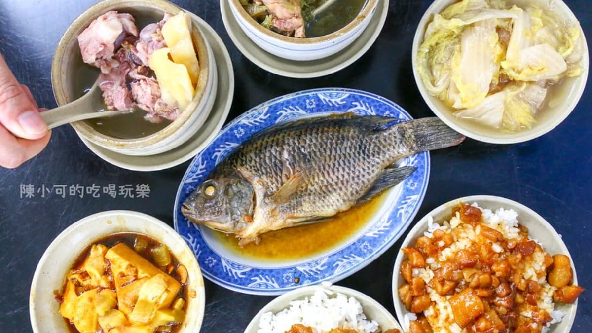 來這吃飯總是習慣再點吳郭魚、滷豆腐、滷白菜、苦瓜排骨湯還有扒菜排骨湯。（圖片來源：陳小可的吃喝玩樂）