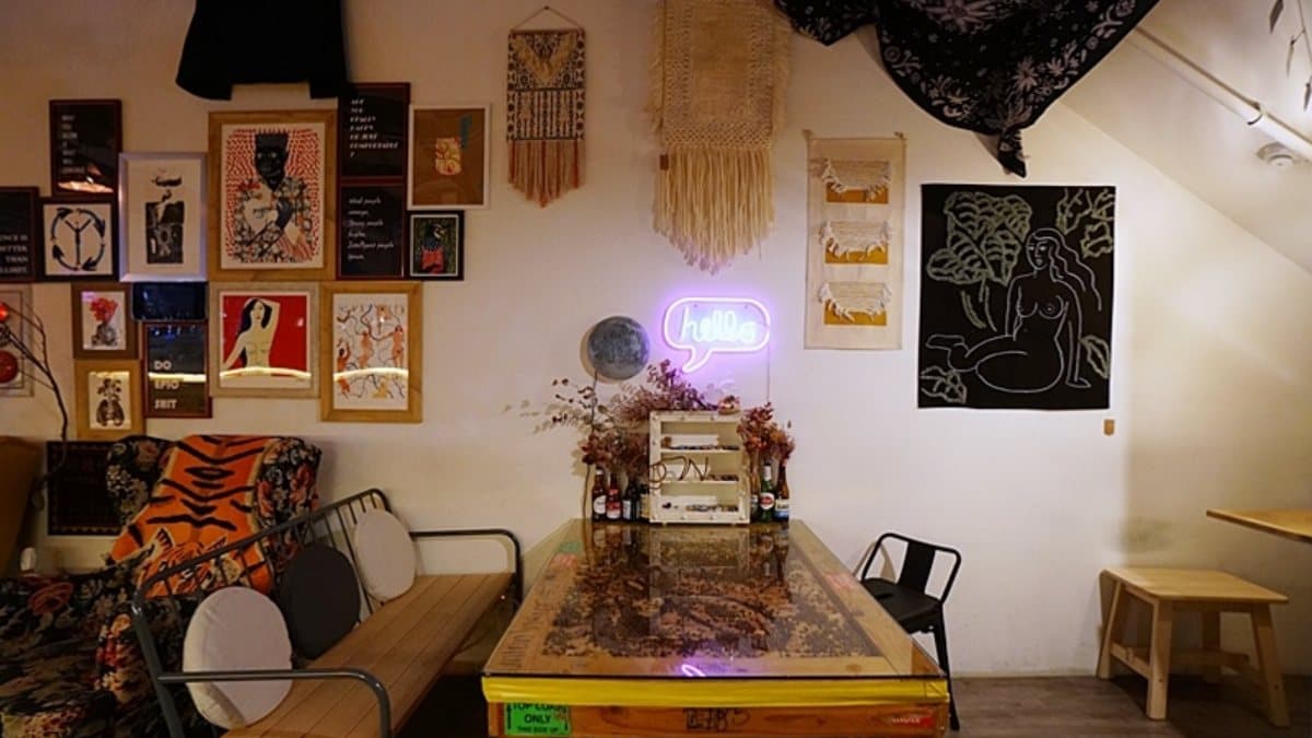 店內帶點工業風結合復古老宅，不同元素混搭很有特色。（圖片來源：PEKO の Simple Life）