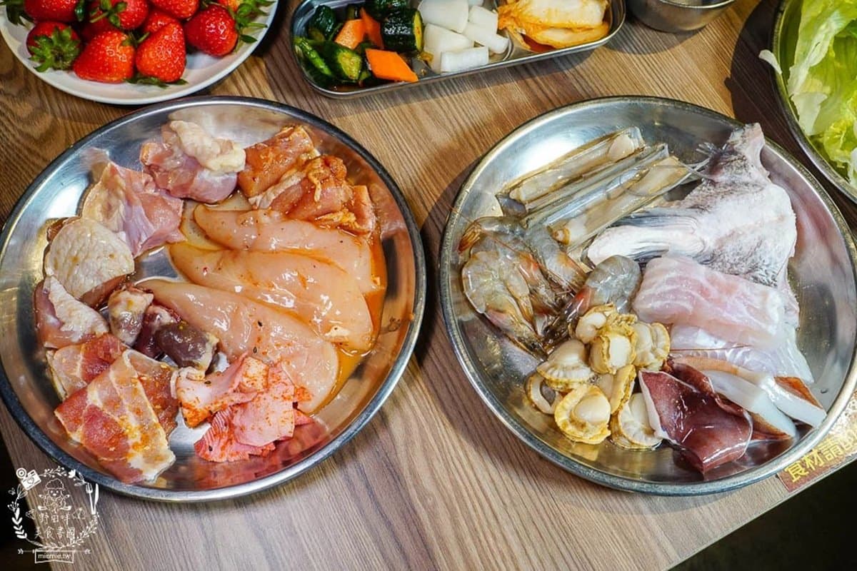 吃到飽最低328元！火烤兩吃80種食材＋韓式料理無限吃，還能自煮海鮮痛風鍋