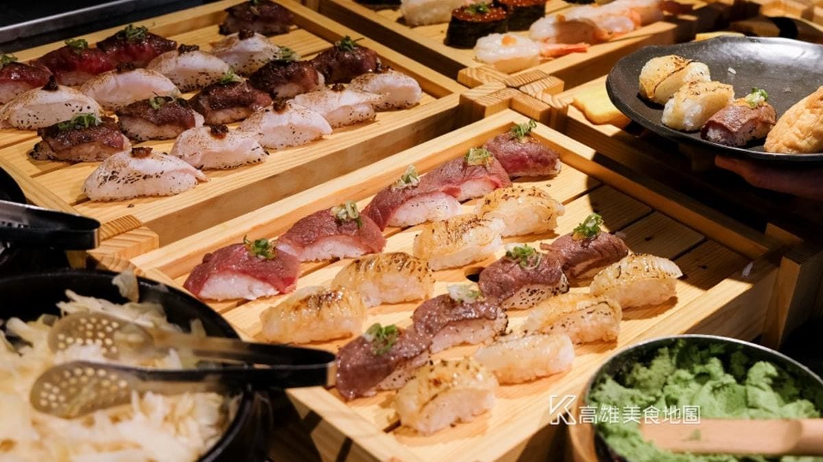 自助吧還有提供炙燒和牛握壽司、鮭魚卵壽司等好料。（圖片來源：高雄美食地圖）