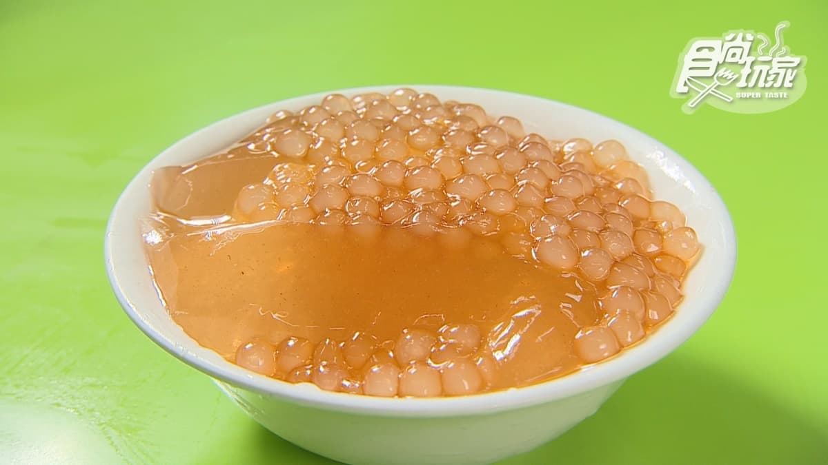 「檸檬愛玉粉圓」檸檬汁的香氣很濃郁，酸味相當迷人。