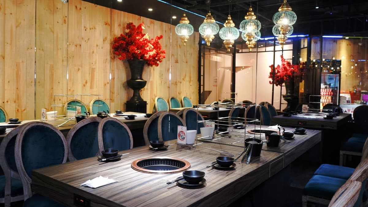 店內採奢華氣派的中國風裝潢，很適合聚餐和宴客。（圖片來源：依娃旅行小確幸）