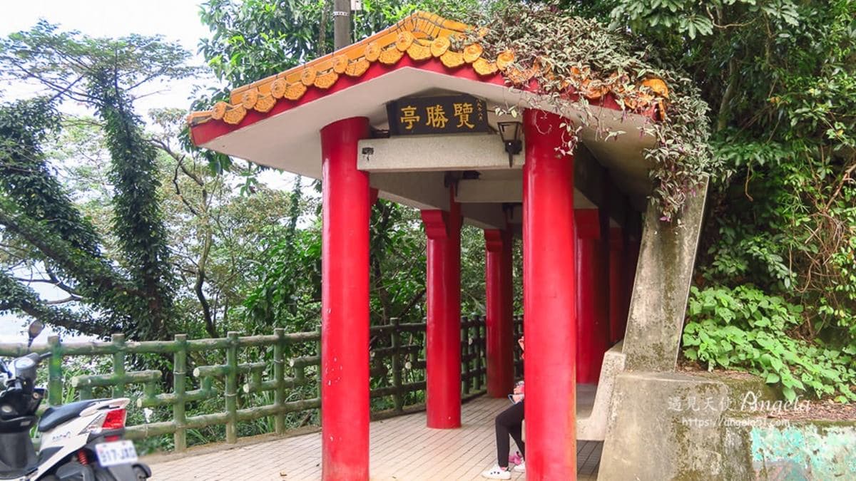 步道中途會經過覽勝亭，可以遠眺北二高風景與大漢溪美景。（圖片來源：遇見天使Angela）