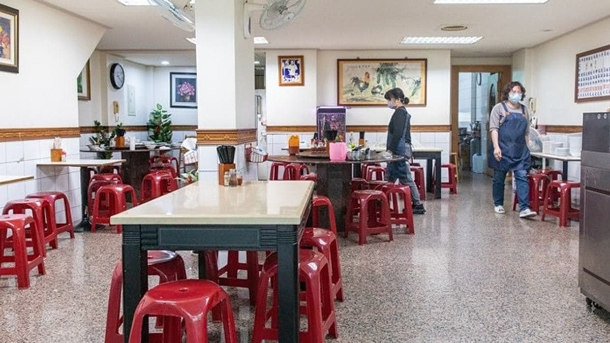 用餐環境以小吃店來說店裡算是滿大的，乾淨且整潔。（圖片來源：小虎食夢網）