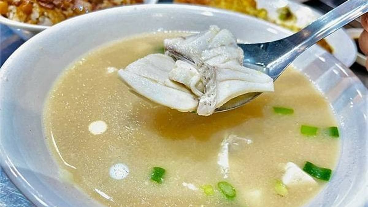 幾乎每桌來店必點熱門過魚湯，新鮮現殺現煮，鮮甜風味當然不在話下。（圖片來源：貝克姊妹·超人媽咪）