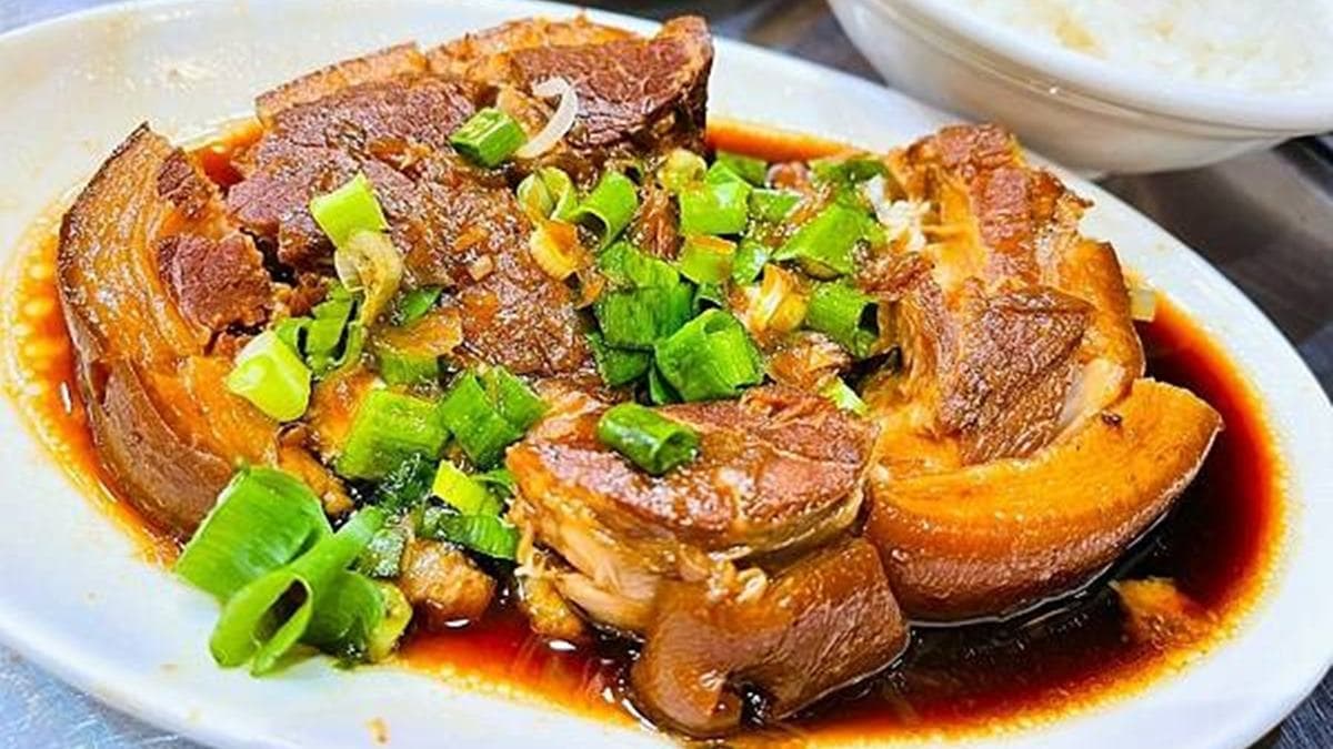 每次來必點的滷腿庫肉切盤，使用５種以上中藥材燉煮，入口滿滿膠質。（圖片來源：貝克姊妹·超人媽咪）