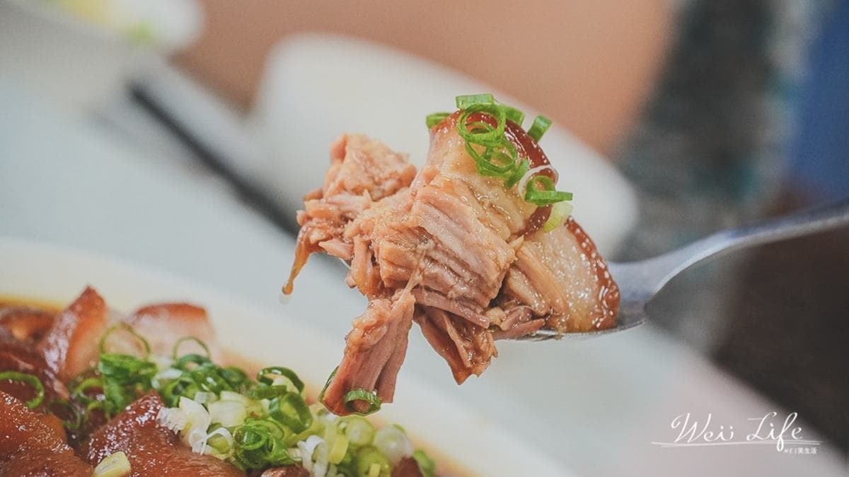 下方的肉非常軟爛，口味偏甜，但卻甜而不膩很唰嘴，（圖片來源：wei笑生活）