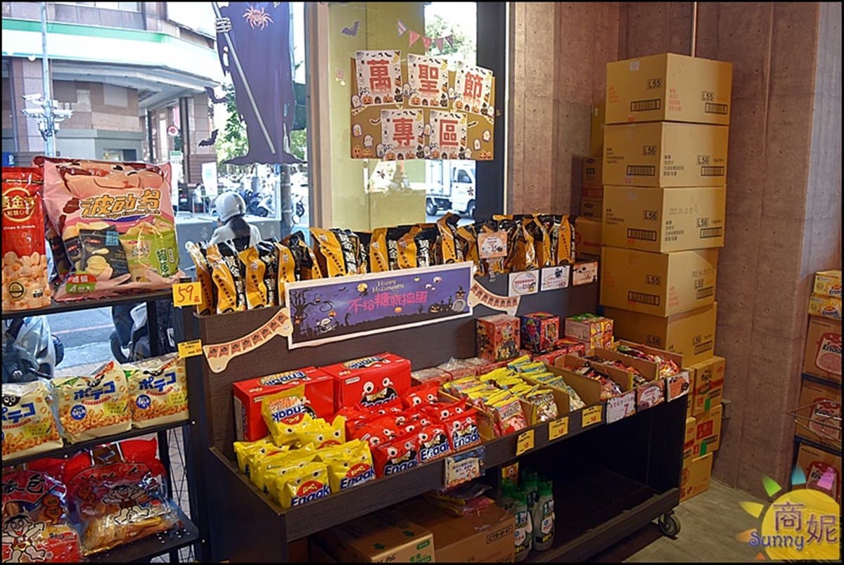 台中最大「零食界好市多」！先搶低價下殺日韓泡麵、出清區，10元零食也要囤