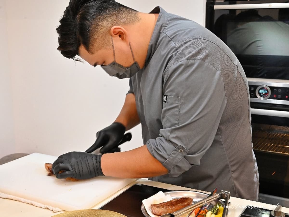 【新開店】限時２天生蠔買一送一！衝「北歐生鮮超市」買爆巨無霸草蝦、魷魚