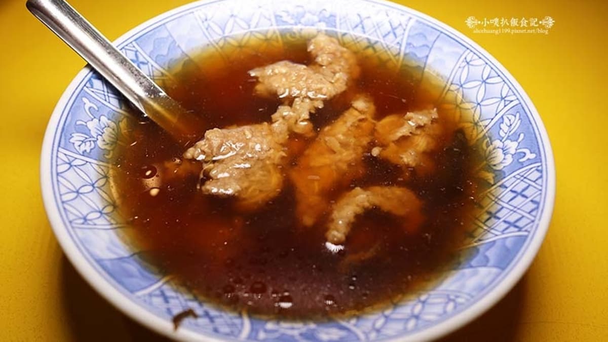「清湯瓜仔肉」一入口可以感受到甘甜香醇的美味湯頭，完全不會死鹹膩口。（圖片來源：小噗扒飯食記）