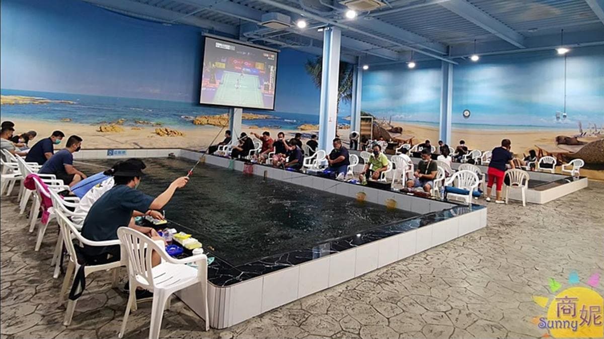 釣蝦場有分公蝦池及母蝦池，沒想到海鮮餐廳竟然有這麼大的釣蝦場。（圖片來源：商妮吃喝遊樂）
