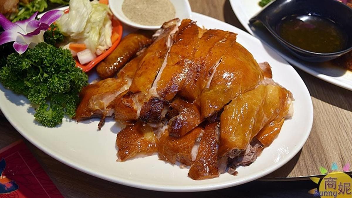 這裡的燒鵝也很有水準，而且體格很大，將近是外面餐廳半隻左右的分量。（圖片來源：商妮吃喝遊樂）
