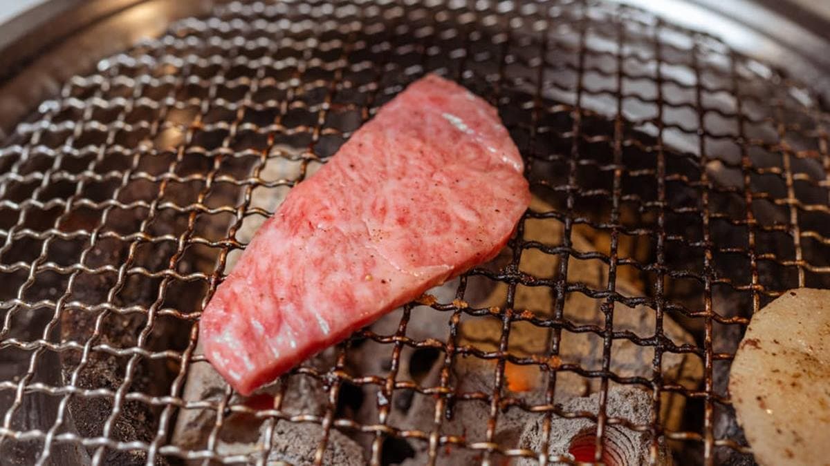 首推這道日本和牛霜降，是和牛口感最佳的部位，肉質柔嫩彈牙。（圖片來源：莓姬貝利食事旅行）