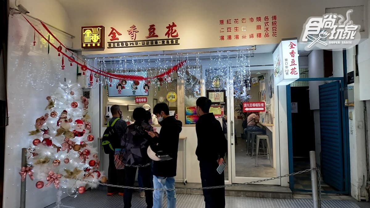位於黃石市場，一開店就大排長龍。