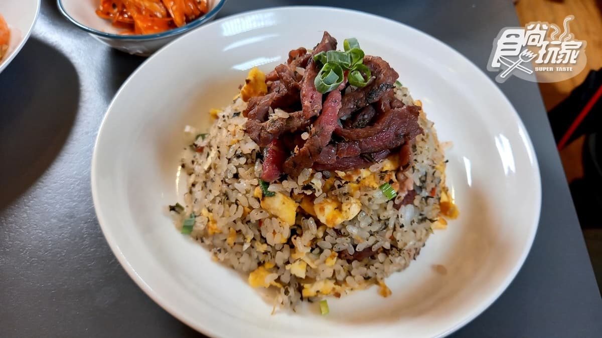 炒飯可以免費升級加雙蛋超佛。