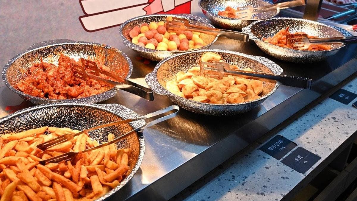 自助吧有多項熟食及炸物可享用，等不及烤肉可以先吃墊墊胃。（圖片來源：糖糖's享食生活）