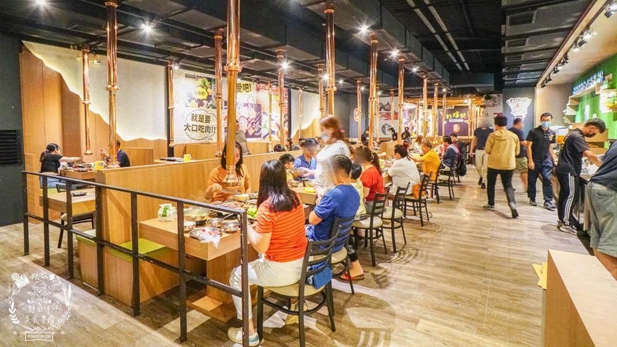 爆高的CP值讓店家連平日都是客滿狀態，假日不訂位可能會吃不到喔！（圖片來源：野田咩的美食書國）