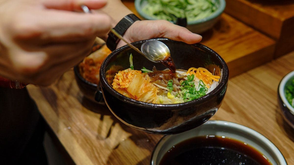 特別的是，自助吧有提供韓式拌飯的食材可以自己動手做。（圖片來源：Liz chiang栗子醬）