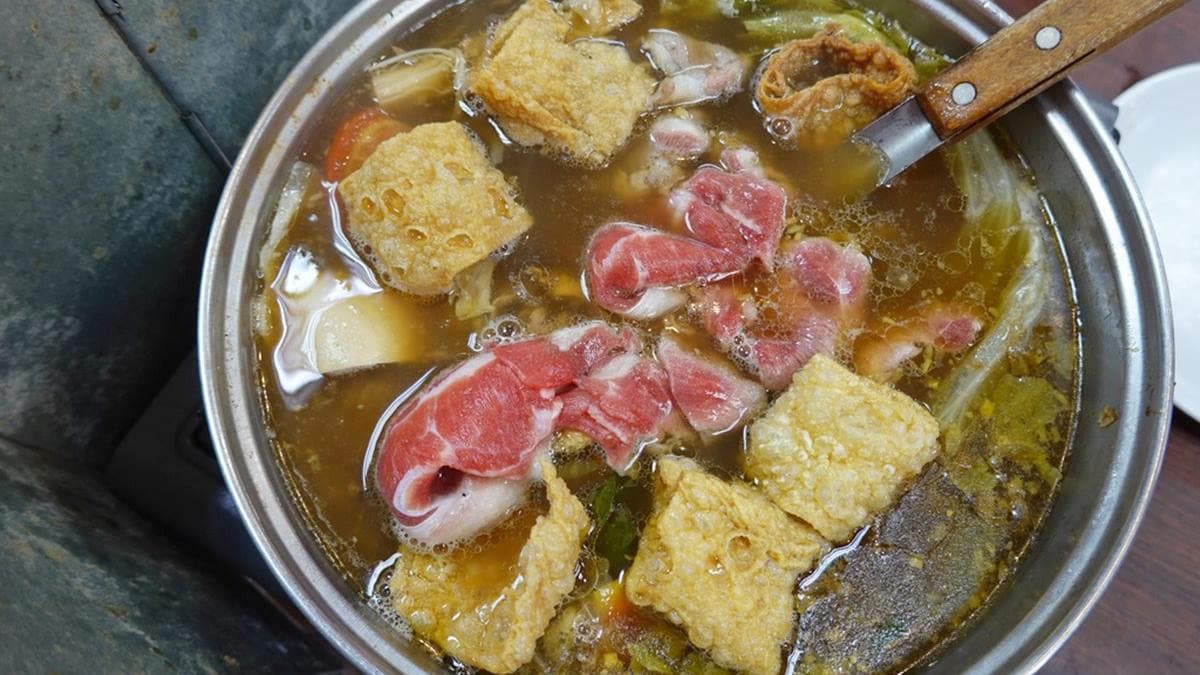 推薦還能加點小羔羊肉片，嘗嘗不同部位的羊肉。（圖片來源：SHINYBAN‘s Life / 甩尼班）