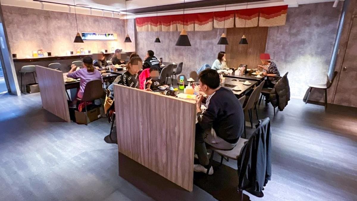店內座位不多，但設有吧檯區，１個人也能來吃。（圖片來源：陳小可的吃喝玩樂）
