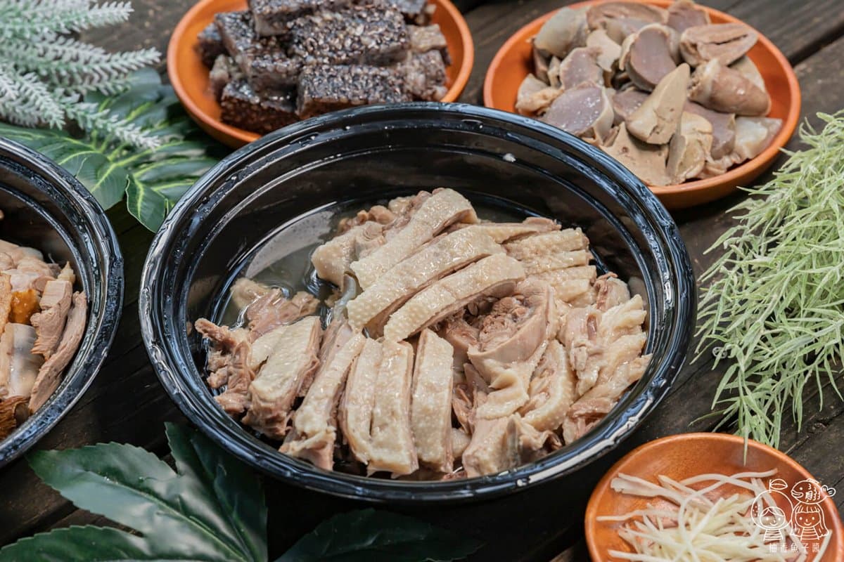 3.5小時賣完就收攤！台中巷內「明星鵝肉」熟客搶排隊，煙燻鵝飄蔗香一吃上癮