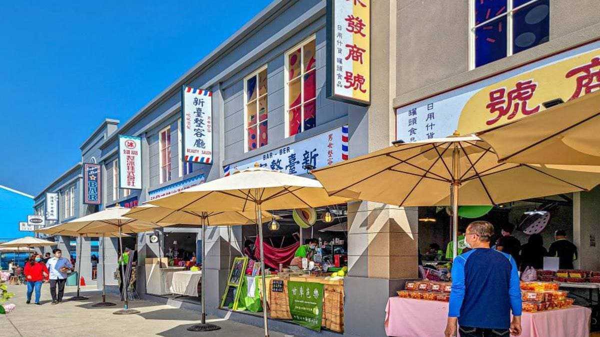 懷舊復古風的生活廣場，彷彿穿越時空。（圖片來源：饗食客棧。淘氣猴VS肥獅子的旅食天堂）