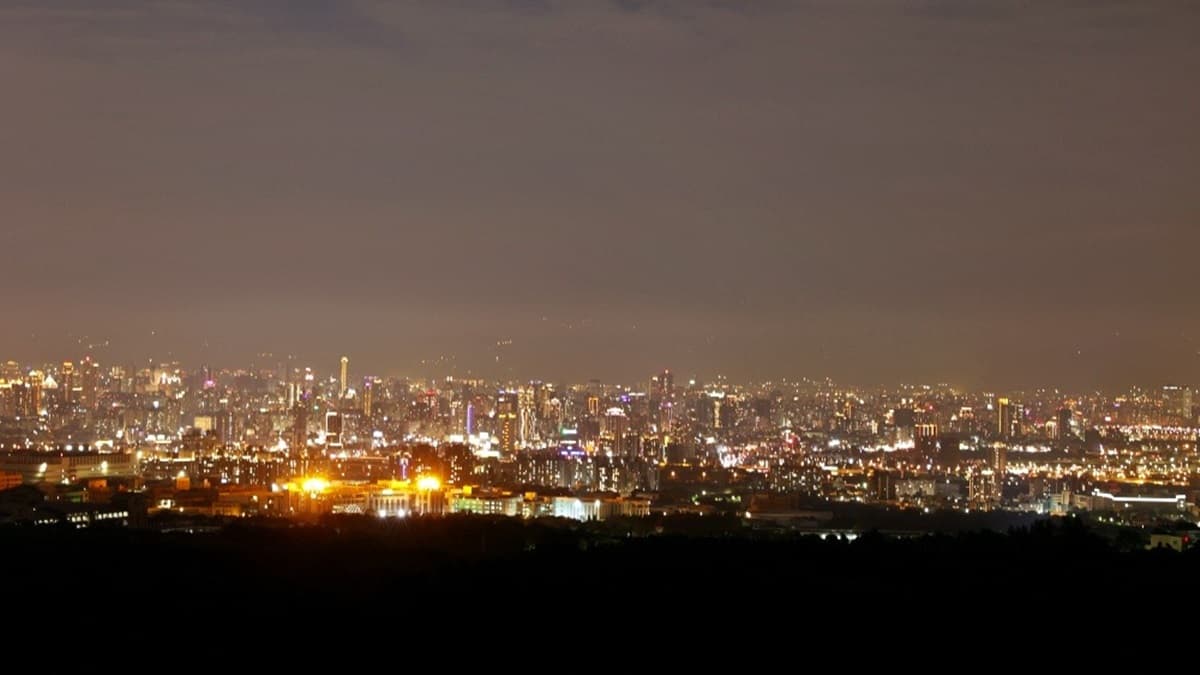 情侶很適合來看望高寮的夜景，這裡可以看到日出跟夕陽喔！（圖片來源：KIWI樂活食旅）