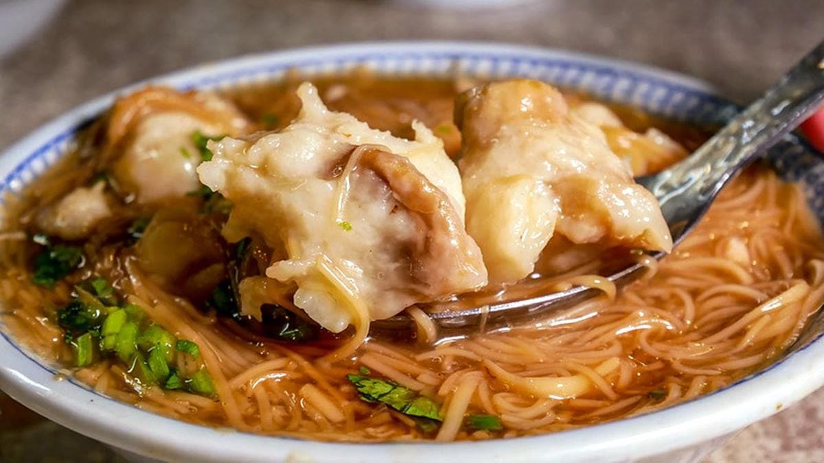 用魚漿裹住滷得很透味道又好的大腸，真的超搭超好吃。（圖片來源：鄉民食堂）