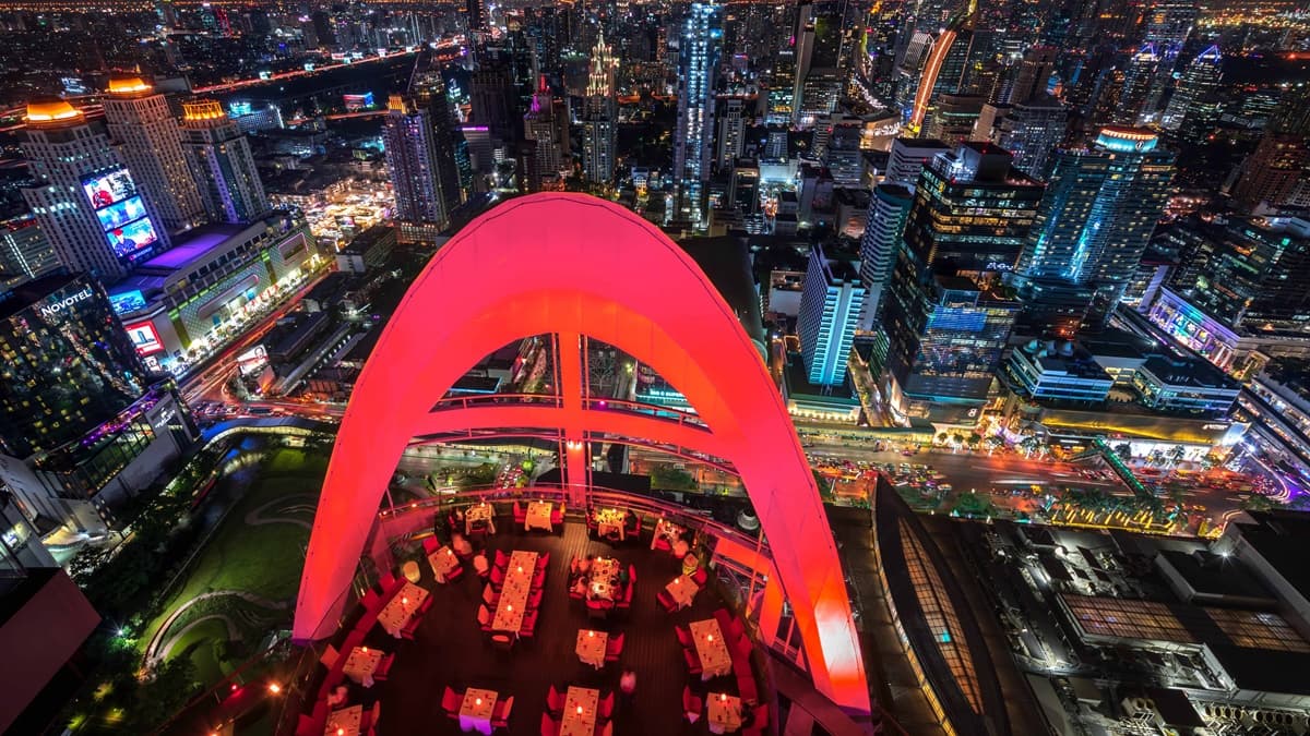 360度無死角夜景！曼谷絕美「高空酒吧」，必訪超隱密新亮點「巧克力洞窟」