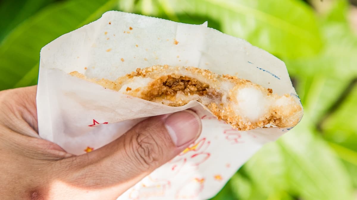 花生口味的香氣很濃郁，咬起來帶有顆粒感。（圖片來源：大手牽小手玩樂趣）