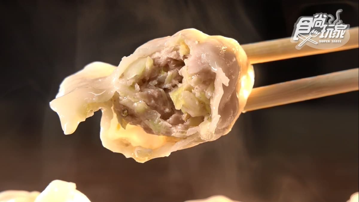 每一顆水餃都能嘗到高麗菜的鮮甜味，還有特別醃製的胡椒豬肉。